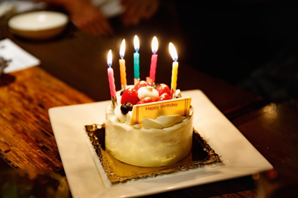 Por qué no deberías soplar las velas de tu cumpleaños más de una