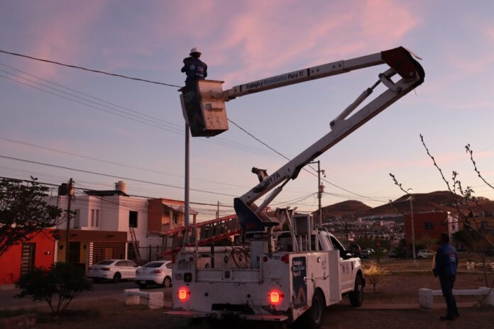 Las calles iluminadas de Chihuahua tienen rostro: los trabajadores que hacen posible la renovación