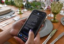 ¿Te deja en visto en el grupo de WhatsApp? La psicología explica qué significa