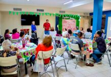 Convivió diputada Carla Rivas con padres de familia de la colonia Santa Rosa