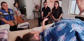 Apoya Gobierno Municipal a María Isela con silla de ruedas y atención para su tratamiento
