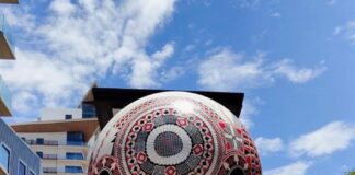 Develan en Chihuahua la esfera monumental “Hilos Mágicos de Chihuahua”