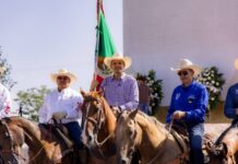 Recibe alcalde Marco Bonilla a jinetes que participan en la Cabalgata Villista 2026