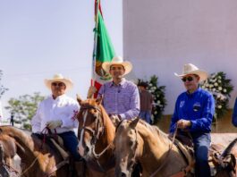 Recibe alcalde Marco Bonilla a jinetes que participan en la Cabalgata Villista 2026