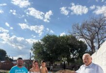 Gestiona Jaime Torres entrega de tinacos para familias de Basúchil y El Terrero