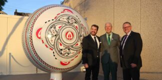 Develan esfera monumental de Mata Ortiz en Consulado General de México en El Paso Develan esfera monumental de Mata Ortiz en Consulado General de México en El Paso