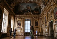 Galería del Louvre reabre sus puertas tras infame robo, pero sin joyas en exhibición