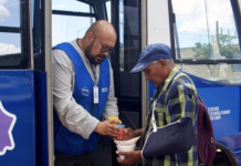 Lleva Estado comedor móvil de NutriChihuahua a vecinos de la colonia El Palomar