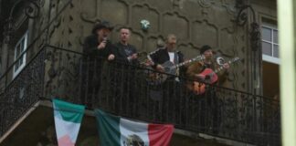 U2 sorprende con canción en español y video mexicano